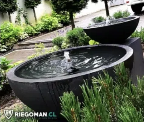 Fuente central para condominio — fuente de agua para jardín instalada por RiegoMan en Lo Barnechea